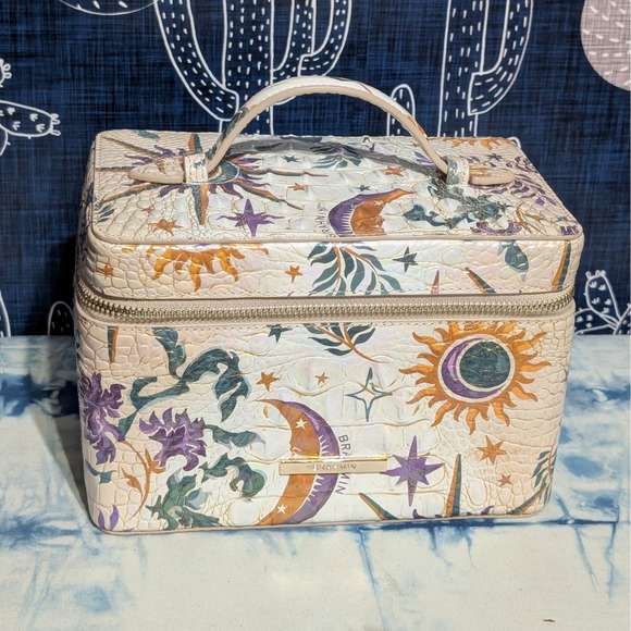 NEW Brahmin Charmaine Vitality Melbourne Croc Embossed Leather Cosmetic Case - Picture 1 of 5